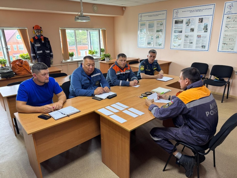 Специалисты Дальневосточного филиала ФГБУ ЦЭПП МЧС России приняли участие в проведении проверки соответствия обязательным требованиям спасателей 2 класса.