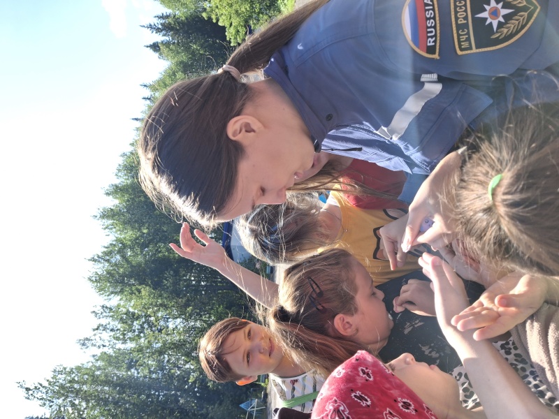 Сотрудники МЧС России по Пермскому краю  активно взаимодействуют с детскими оздоровительными лагерями