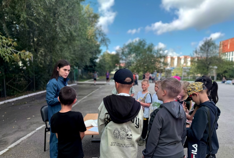 Сотрудники Главного управление МЧС России по Пермскому краю продолжают взаимодействие с детскими оздоровительными лагерями на базе школ города