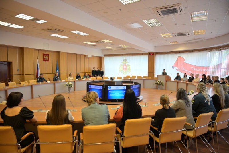 Юлия Шойгу вручила дипломы выпускникам программы профессиональной переподготовки для психологов