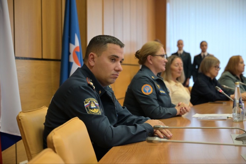 Юлия Шойгу вручила дипломы выпускникам программы профессиональной переподготовки для психологов