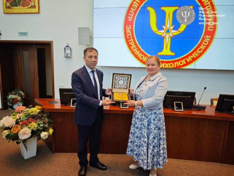Центр экстренной психологической помощи МЧС России посетила делегация экспертов МЧС Республики Узбекистан