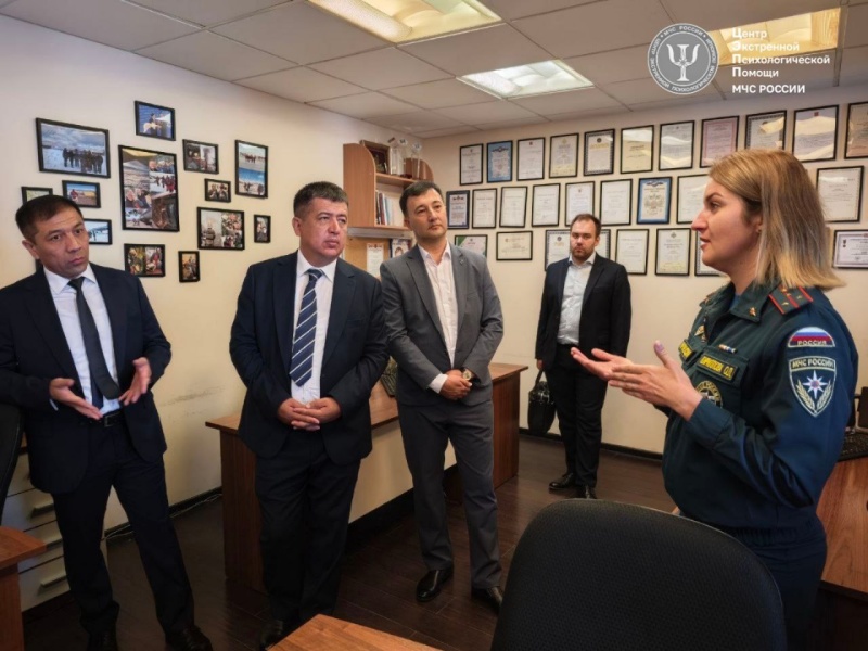 Центр экстренной психологической помощи МЧС России посетила делегация экспертов МЧС Республики Узбекистан