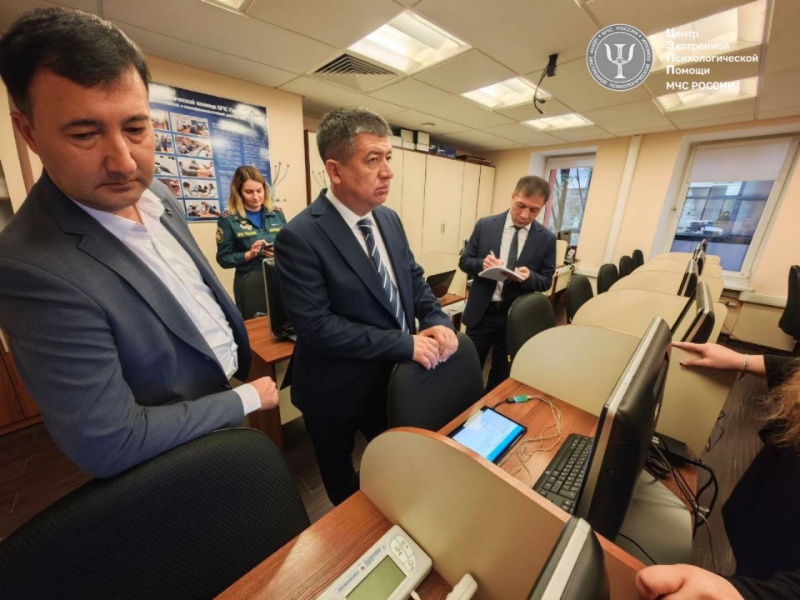 Центр экстренной психологической помощи МЧС России посетила делегация экспертов МЧС Республики Узбекистан