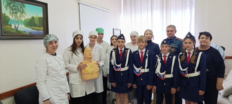 В Саратове школьники приняли участие в занятиях по вопросам безопасности, действиям при возникновении ЧС и оказанию первой помощи