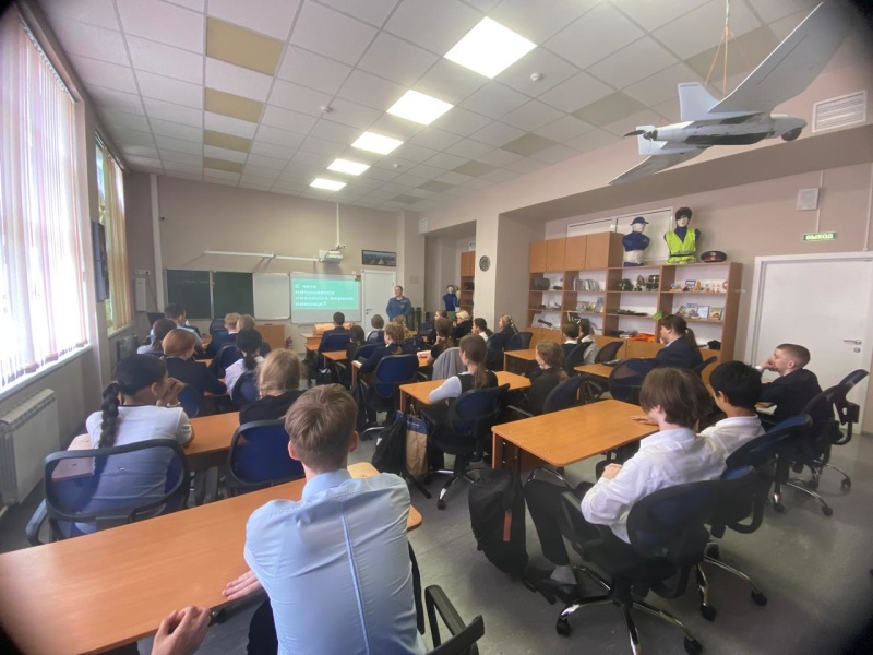 Специалисты Дальневосточного филиала ЦЭПП МЧС России проводят занятия по оказанию первой помощи в образовательных учреждениях Хабаровска