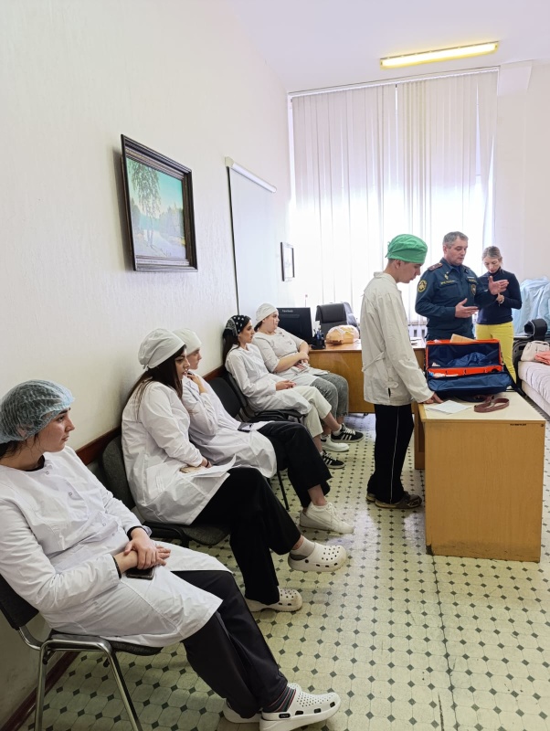 В Саратове школьники приняли участие в занятиях по вопросам безопасности, действиям при возникновении ЧС и оказанию первой помощи