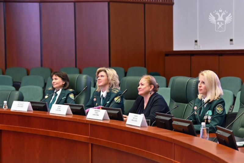 Юлия Шойгу приняла участие в Консультативно-методическом совете по обеспечению психологической работы в таможенных органах Российской Федерации