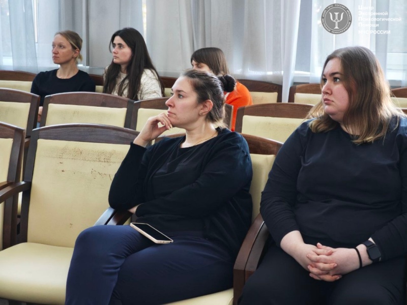 Сотрудники ЦЭПП МЧС России посмотрели учебный фильм по профилактике дорожно-транспортных происшествий с участием пожарных машин