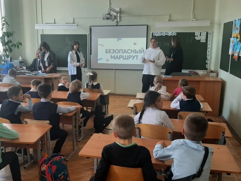 Психолог Северо-Западного филиала совместно с добровольцами провёл занятия для школьников