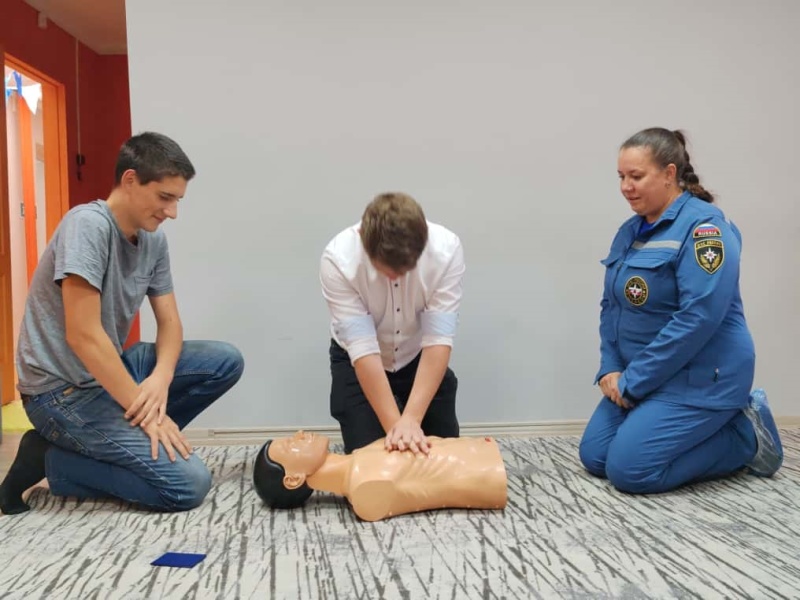 Специалист Дальневосточного филиала провёл занятие по первой помощи для подростков и молодёжи