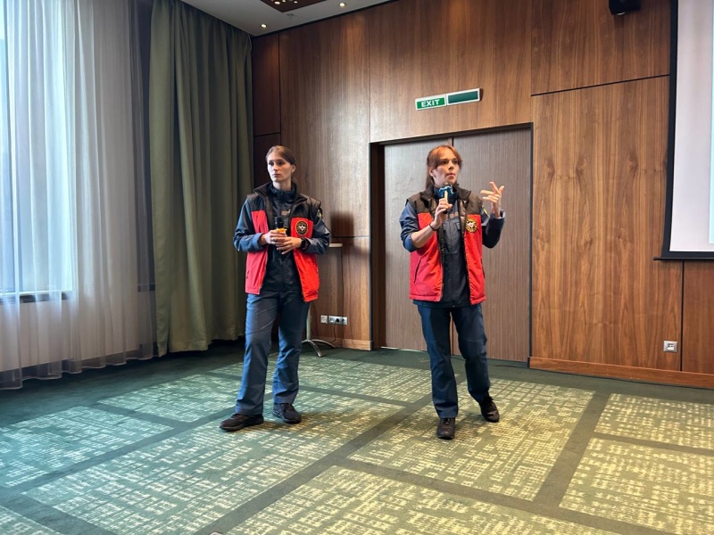 Специалисты Центра экстренной психологической помощи МЧС России Стефания Гринева и Варвара Тихомолова провели на площадке II Всероссийского форума «Сила поддержки» мастер-класс на тему «Психологическая готовность специалиста к оказанию помощи в ЧС. Психологическая поддержка»