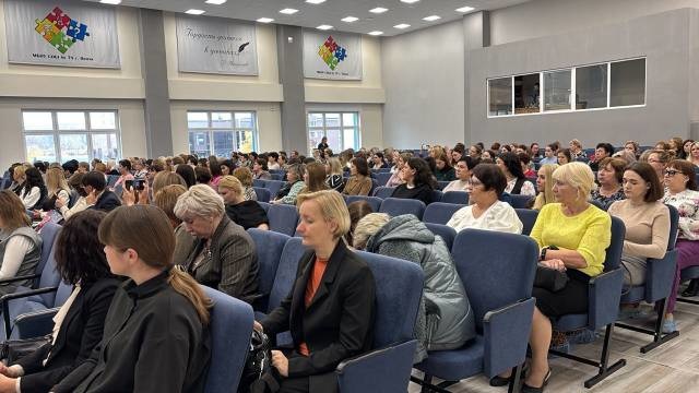 В Пензе педагоги средних учебных заведений обучились техникам оказания психологической поддержки пострадавшим в кризисных ситуациях