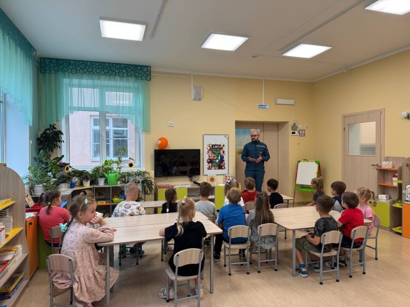 Специалисты Приволжского филиала ЦЭПП МЧС России напомнили нижегородским дошкольникам правила поведения при пожаре