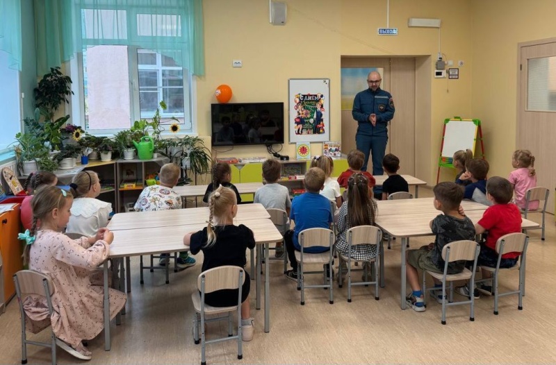 Специалисты Приволжского филиала ЦЭПП МЧС России напомнили нижегородским дошкольникам правила поведения при пожаре