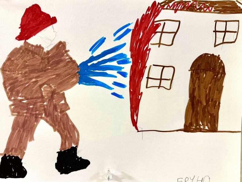 В Северо-Западном филиале ЦЭПП МЧС России организована тематическая выставка рисунков детей к 35-летию создания МЧС России