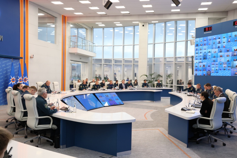 Юлия Шойгу представила планы развития психологической службы в ближайшие три года на коллегии МЧС России под председательством Александра Куренкова