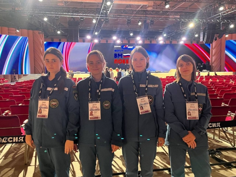 Специалисты Центра экстренной психологической помощи МЧС России посетили Национальный центр «Россия», где сегодня открылся Всероссийский форум по поддержке ветеранов СВО и членов их семей «Вместе победим»