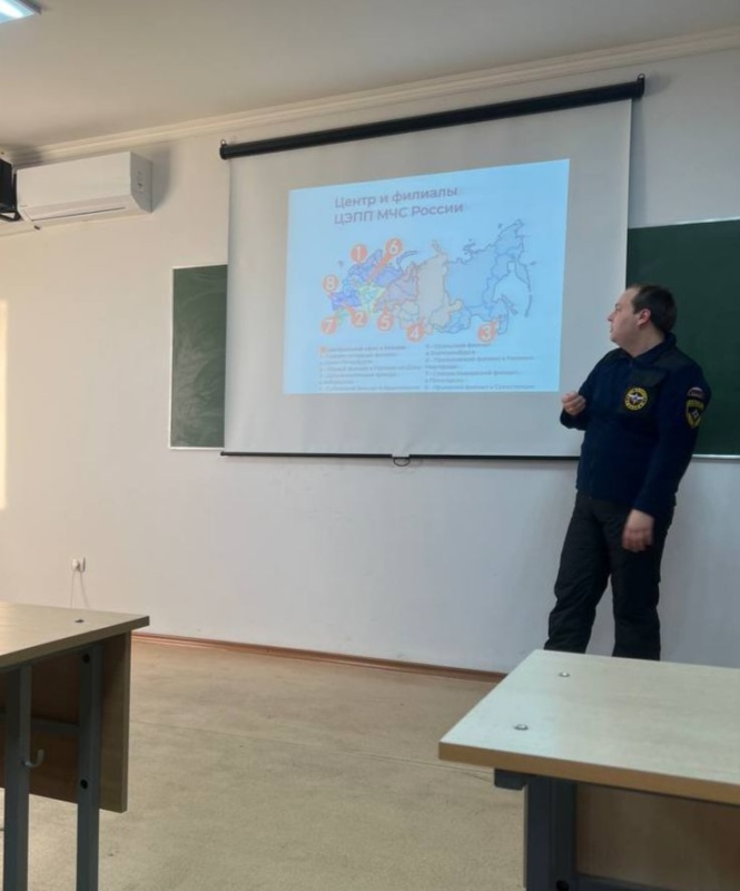 Специалисты Северо-Кавказского филиала рассказали студентам психологам о добровольческом отряде
