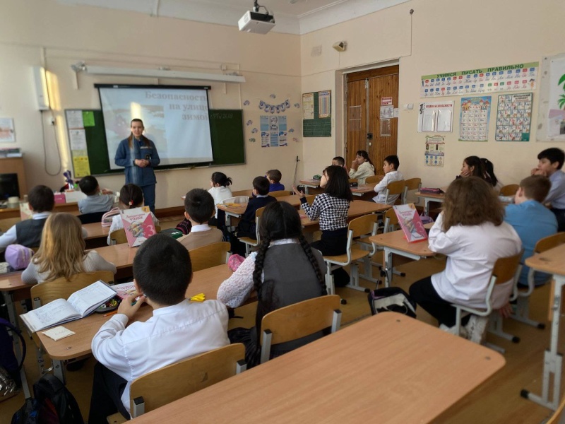 «Безопасность на улице»: психологи Уральского филиала МЧС России провели интерактивное занятие для школьников