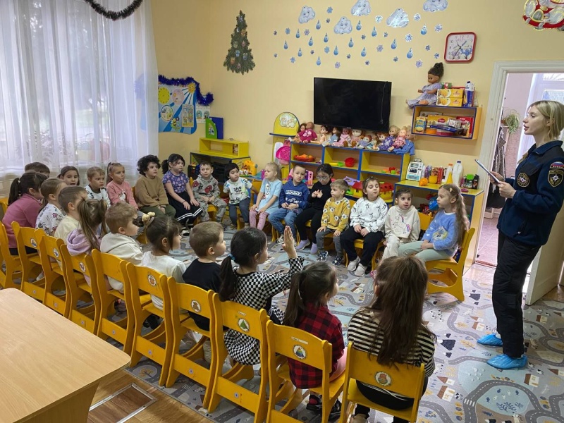 Психологи Северо-Кавказского филиала провели занятия по соблюдению безопасности в зимний период для дошкольников поселка Иноземцево