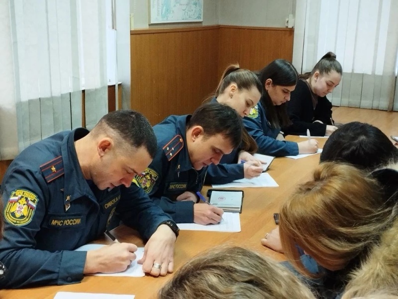 Психологи Главного управления МЧС России по Омской области провели плановые мониторинговые психодиагностические обследования личного состава