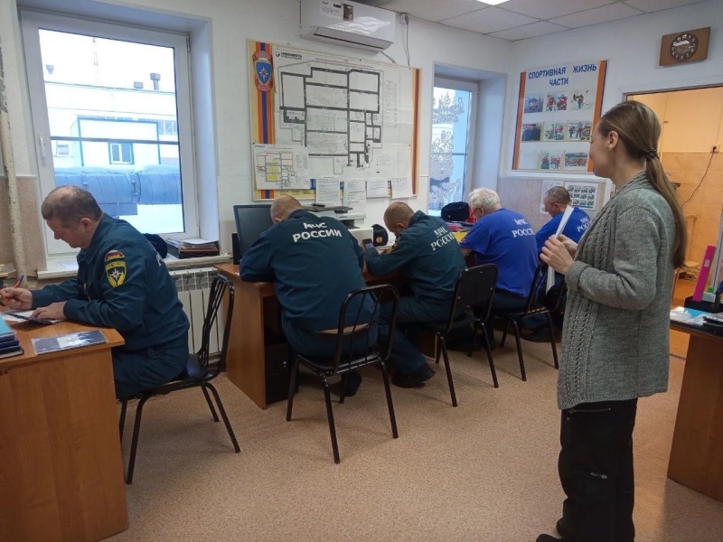 Психологи Главного управления МЧС России по Омской области провели плановые мониторинговые психодиагностические обследования личного состава