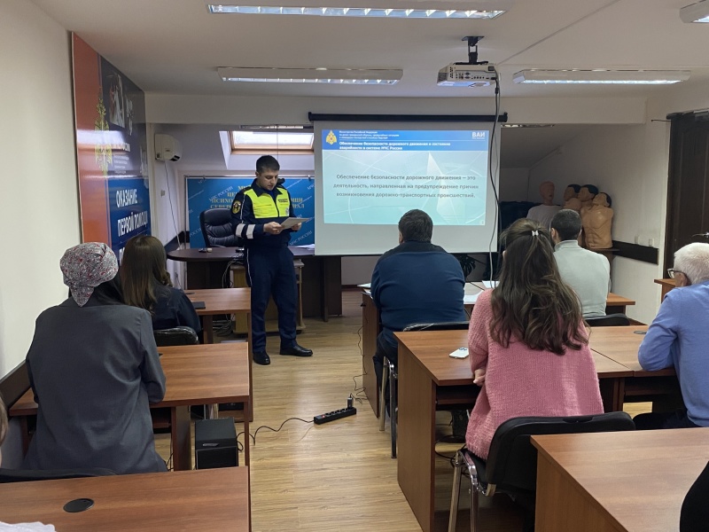 Специалисты военной автомобильной инспекции МЧС России обсудили с сотрудниками Северо-Кавказского филиала Центра практические вопросы обеспечения безопасного дорожного движения