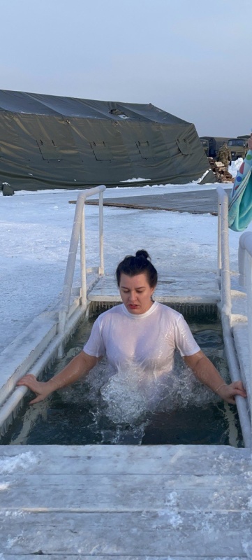 Психологи Дальневосточного филиала ЦЭПП МЧС России приняли участие в Крещенских купаниях на реке Уссури
