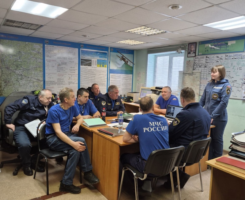 Психологи МЧС рассказали специалистам Красноярского комплексного авиационно-спасательного центра МЧС России о стрессе