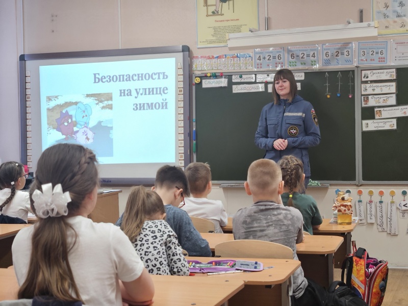 Уральских школьников обучили правилам безопасности в городе в зимний период