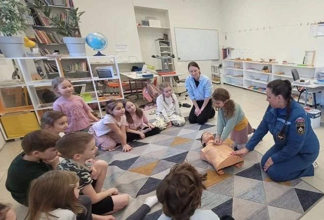 Специалист Дальневосточного филиала провёл занятие по первой помощи для школьников