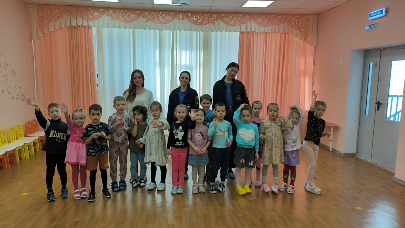 Специалисты КФ ФГБУ ЦЭПП МЧС России» в рамках работы с населением проводят занятия в детских садах на тему «Безопасное поведение».