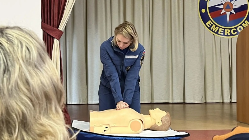 Специалист ГУ МЧС России по Республике Коми провел занятия по обучению навыкам оказания первой помощи