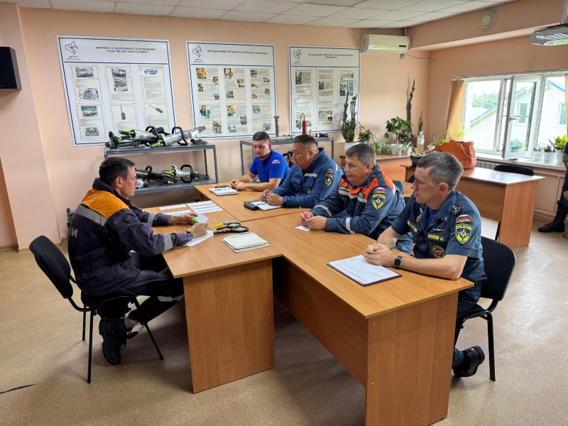 Психолог Дальневосточного филиала ЦЭПП МЧС России проверил профессиональные навыки спасателей при аттестации