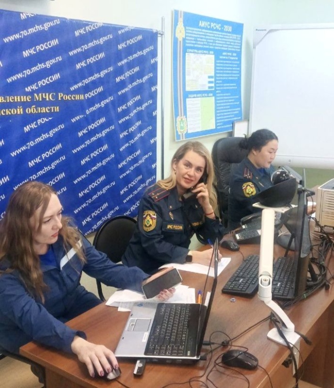 Специалисты психологической службы СФО МЧС России приняли участие в тренировке по работе телефона «Горячая линия»