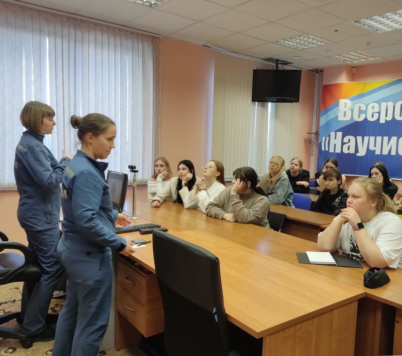 В Екатеринбурге психологи провели экскурсию по Уральскому филиалу для старших школьников Свердловской области