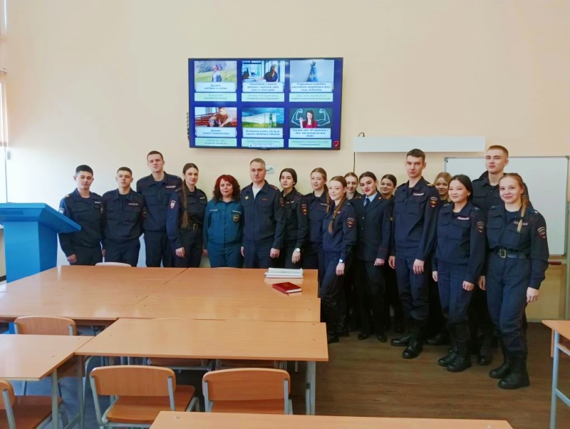 Психологи Сибирского филиала провели занятия по культуре безопасного поведения для курсантов Сибирского юридического института МВД России в Красноярске
