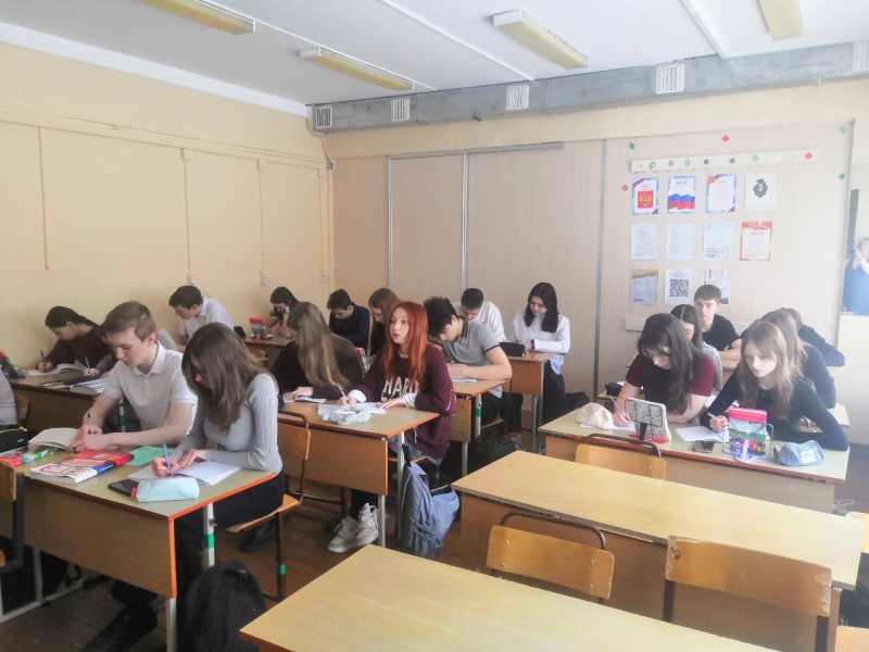 Специалист Дальневосточного филиала провёл занятия для школьников