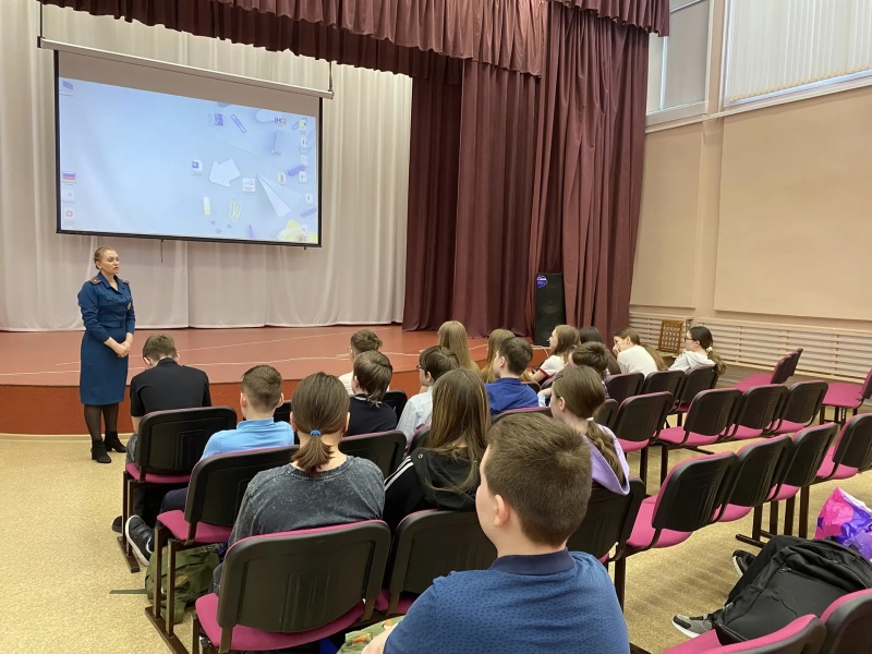 Психолог ГУ по Республике Коми провел занятия для школьников