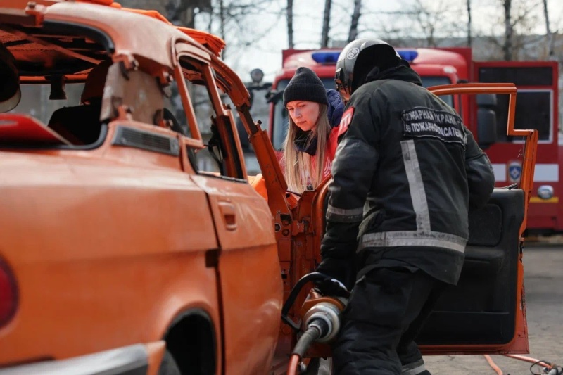 Психологи столичного главка МЧС России оценивали мастерство спасателей на зрелищных соревнованиях