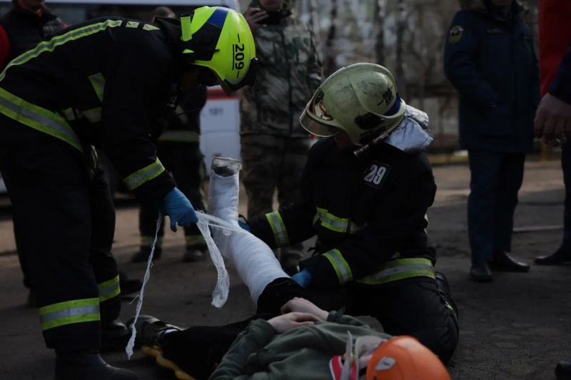 Психологи столичного главка МЧС России оценивали мастерство спасателей на зрелищных соревнованиях