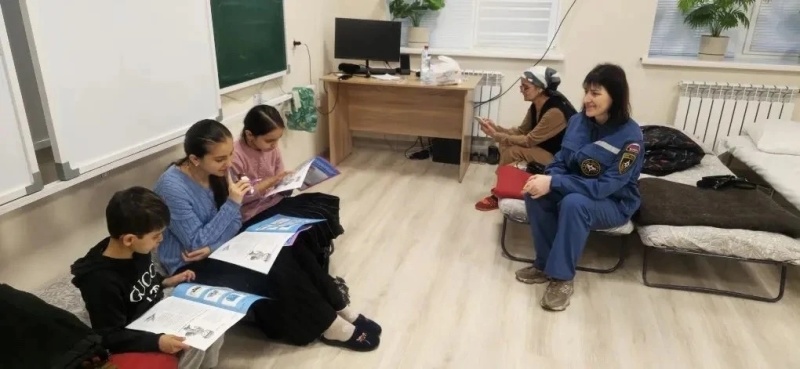 Психологи Республики Дагестан оказывают экстренную психологическую помощь пострадавшему населению