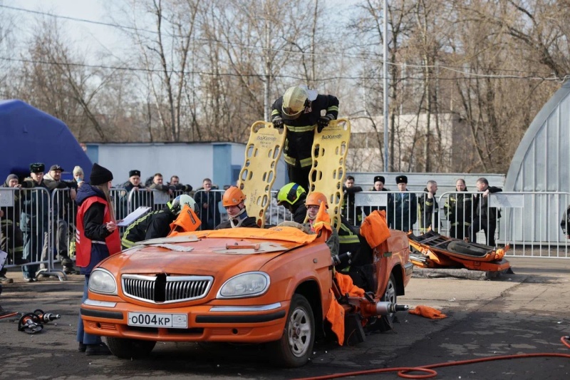Психологи столичного главка МЧС России оценили мастерство спасателей на соревнованиях по проведению аварийно-спасательных работ при ДТП