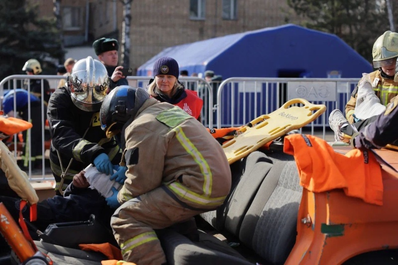 Психологи столичного главка МЧС России оценили мастерство спасателей на соревнованиях по проведению аварийно-спасательных работ при ДТП