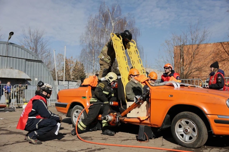 Психологи столичного главка МЧС России оценили мастерство спасателей на соревнованиях по проведению аварийно-спасательных работ при ДТП