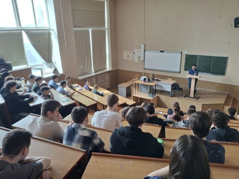 Специалист Дальневосточного филиала провёл занятие по культуре безопасного поведения для студентов