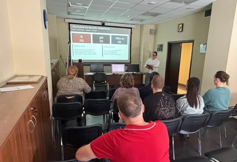 Специалисты Северо-Западного филиала почтили память сотрудников МЧС России, погибших при исполнении