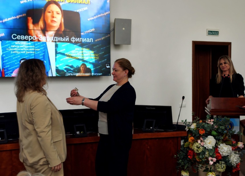 «Самое главное в работе для меня – это люди»: награжденная медалью «За спасение погибавших» Анна Соколова работает в ЦЭПП МЧС России более 20 лет