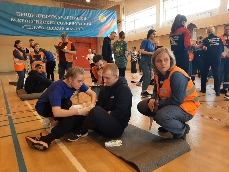 «Самое главное в работе для меня – это люди»: награжденная медалью «За спасение погибавших» Анна Соколова работает в ЦЭПП МЧС России более 20 лет